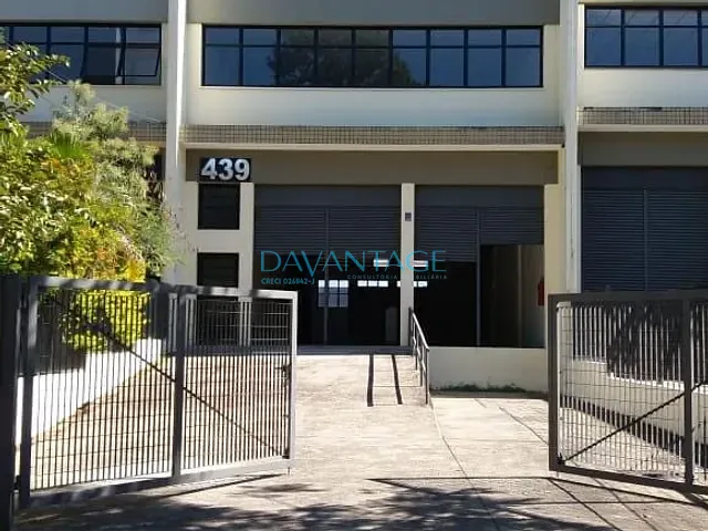 Galpão / Barracão com 1000m², para alugar, no bairro Tamboré em Barueri