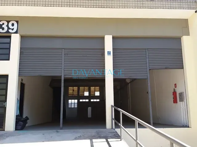 Galpão / Barracão com 1000m², para alugar, no bairro Tamboré em Barueri