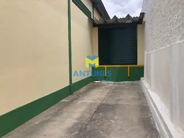 Galpão / Barracão com 1355m², para alugar, no bairro Várzea em Recife