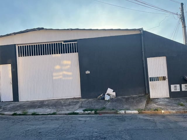 Galpão / Barracão com 300m², à venda, no bairro Granja Carolina em Cotia