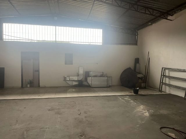 Galpão / Barracão com 300m², à venda, no bairro Granja Carolina em Cotia