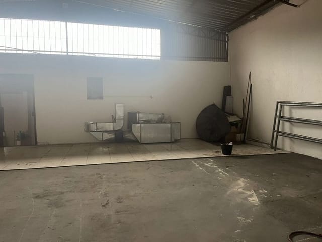 Galpão / Barracão com 300m², à venda, no bairro Granja Carolina em Cotia