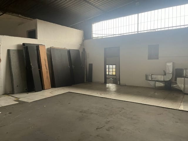 Galpão / Barracão com 300m², à venda, no bairro Granja Carolina em Cotia