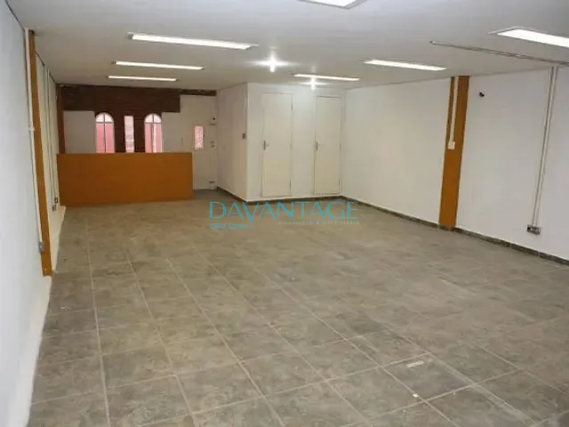 Galpão / Barracão com 300m², para alugar, no bairro Vila Romana em São Paulo