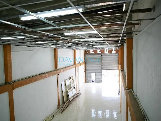 Galpão / Barracão com 300m², para alugar, no bairro Vila Romana em São Paulo