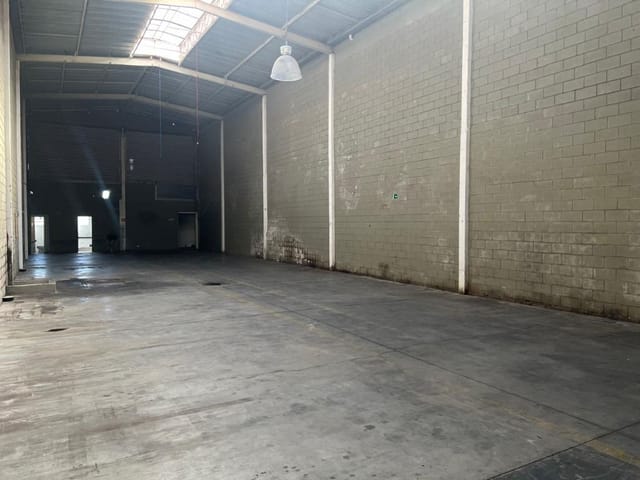 Galpão / Barracão com 500m², para alugar, no bairro Guaturinho em Cajamar