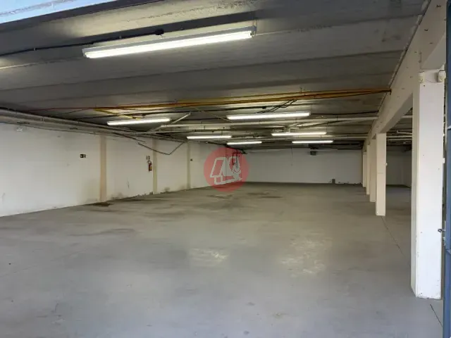 Galpão / Barracão com 537m², para alugar, no bairro Sarandi em Porto Alegre