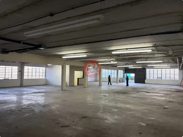 Galpão / Barracão com 537m², para alugar, no bairro Sarandi em Porto Alegre