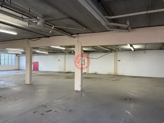 Galpão / Barracão com 537m², para alugar, no bairro Sarandi em Porto Alegre