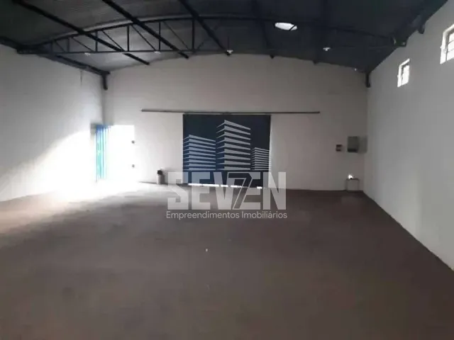 Galpão / Barracão com 350m², para alugar, no bairro Jardim Vânia Maria em Bauru