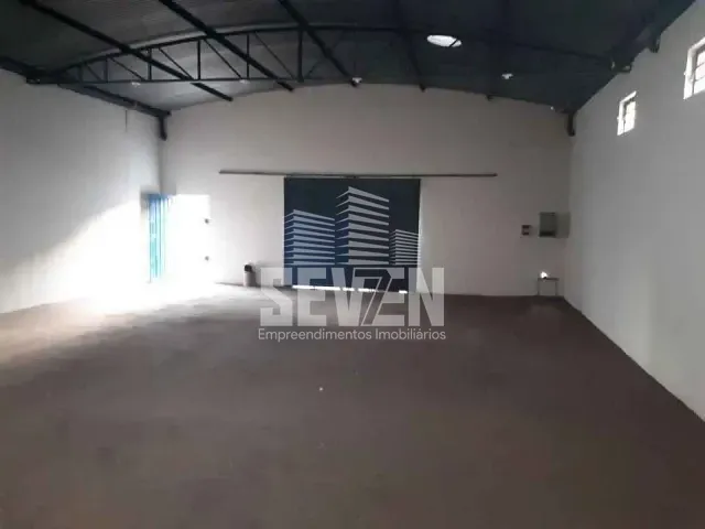 Galpão / Barracão com 350m², para alugar, no bairro Jardim Vânia Maria em Bauru