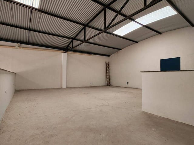 Galpão / Barracão com 306m², à venda ou para alugar, no bairro Jardim Doutor Ottoni em Poços de Caldas