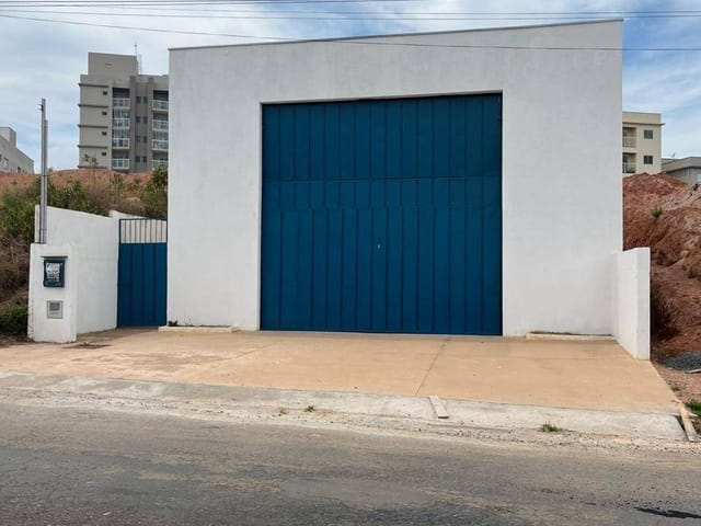 Galpão / Barracão com 306m², à venda ou para alugar, no bairro Jardim Doutor Ottoni em Poços de Caldas