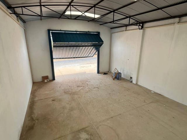 Galpão / Barracão com 306m², à venda ou para alugar, no bairro Jardim Doutor Ottoni em Poços de Caldas