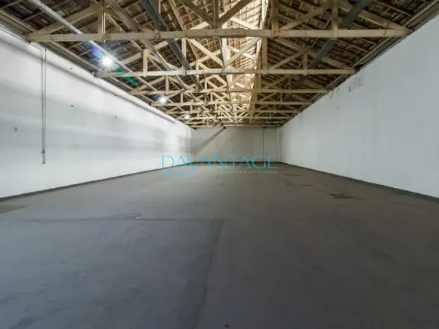 Galpão / Barracão com 550m², para alugar, no bairro Vila Romana em São Paulo