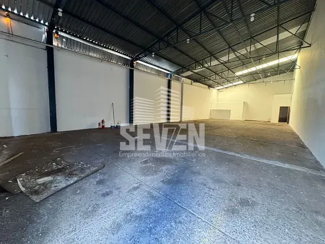 Galpão / Barracão com 280m², para alugar, no bairro Vila Engler em Bauru
