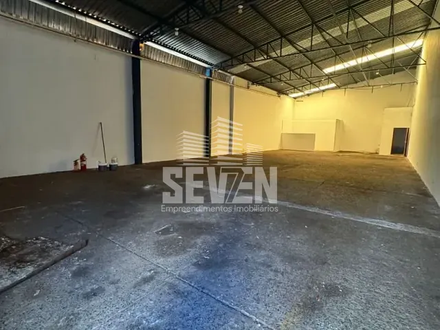 Galpão / Barracão com 280m², para alugar, no bairro Vila Engler em Bauru