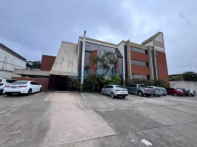 Galpão / Barracão com 5443m², para alugar, no bairro Parque Industrial Mazzei em Osasco