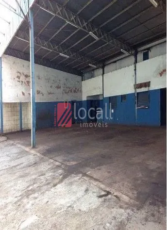 Galpão / Depósito / Armazém  à venda, 500m² — foto 2 de 4