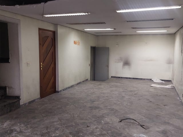 Foto do Prédio - Prédio Comercial na Vila Santa Clara – 374m², 3 pavimentos, 4 salões, trifásico, ideal para reforma e personalização. Excelente custo-benefício | Sanches Imobiliária VIP
