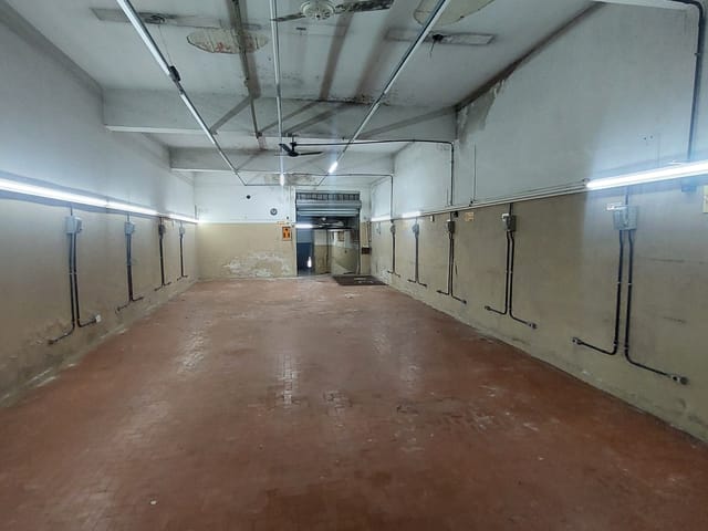 Foto do Prédio - Prédio Comercial na Vila Santa Clara – 374m², 3 pavimentos, 4 salões, trifásico, ideal para reforma e personalização. Excelente custo-benefício | Sanches Imobiliária VIP