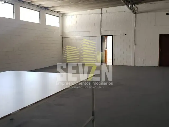 Galpão / Barracão com 300m², para alugar, no bairro Parque Hipódromo em Bauru
