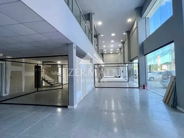 Loja com 530m², para alugar, no bairro Santa Terezinha em Gaspar