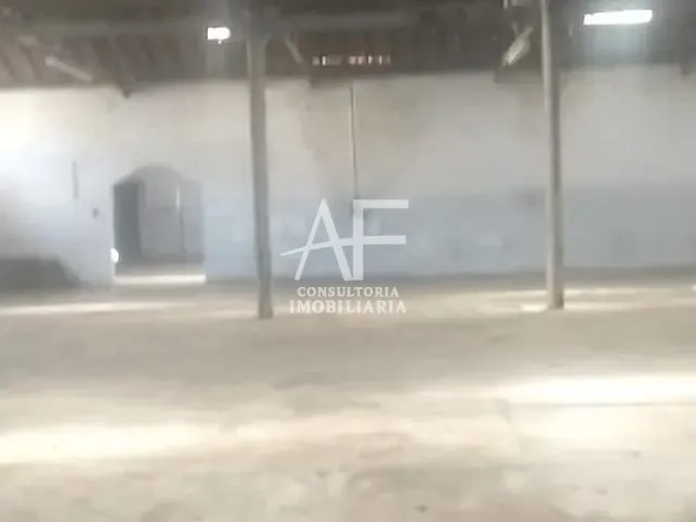 Galpão / Barracão com 2000m², para alugar, no bairro Vila Iapi em Taubaté