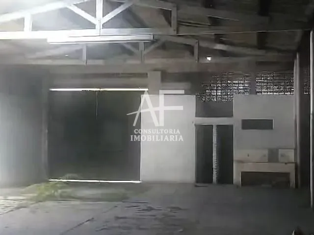 Galpão / Barracão com 2000m², para alugar, no bairro Vila Iapi em Taubaté