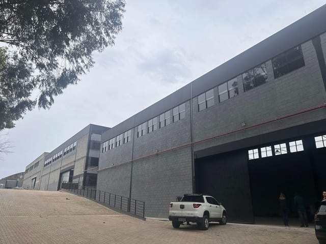 Foto do Galpão / Barracão - Galpão para locação em  Ferraz de Vasconcelos, SP | Imobiliária Villela Imóveis