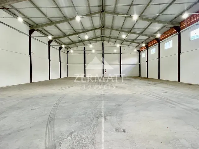 Galpão / Barracão com 800m², para alugar, no bairro Testo Salto em Blumenau