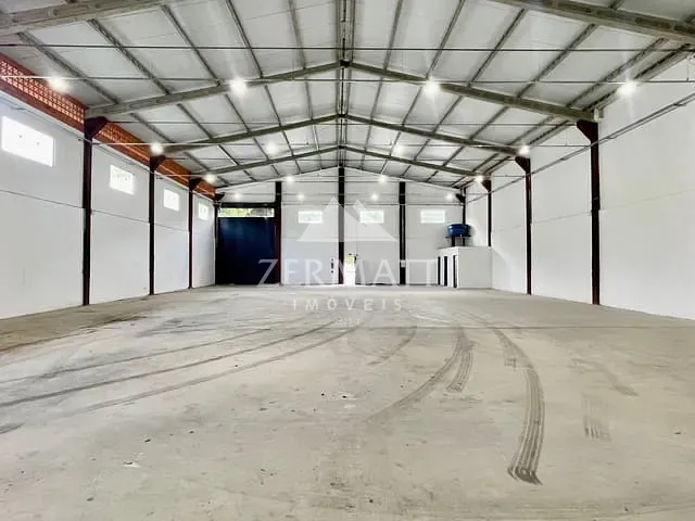 Galpão / Barracão com 800m², para alugar, no bairro Testo Salto em Blumenau