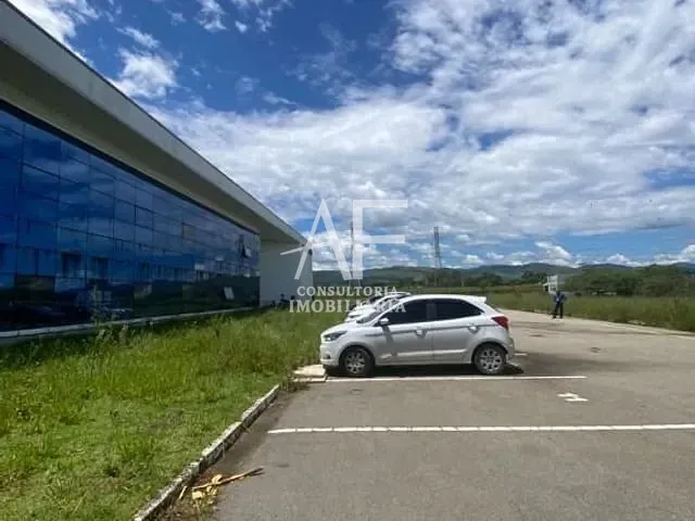 Galpão / Barracão com 100000m², para alugar, no bairro Industrial Moreira Cesar em Pindamonhangaba