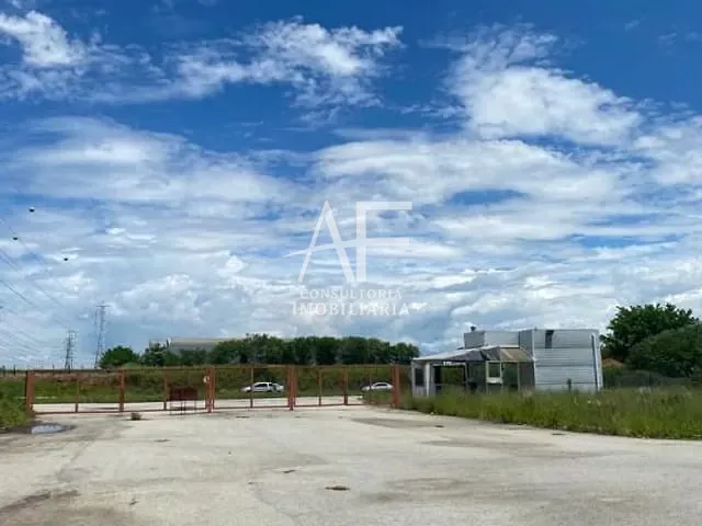 Galpão / Barracão com 100000m², para alugar, no bairro Industrial Moreira Cesar em Pindamonhangaba