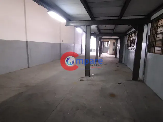 Galpão / Barracão com 500m², para alugar, no bairro Vila das Palmeiras em Guarulhos