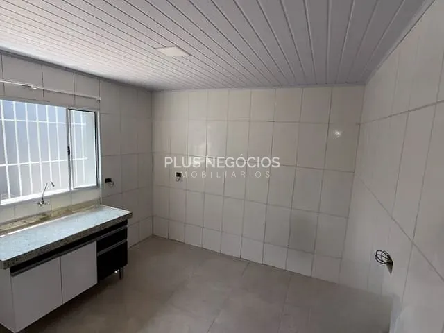 Galpão / Barracão com 182m², à venda, no bairro Jardim Zulmira em Sorocaba