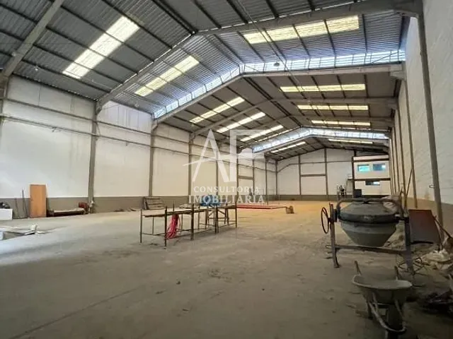 Galpão / Barracão com 1200m², para alugar, no bairro Cidade Jardim em Pindamonhangaba