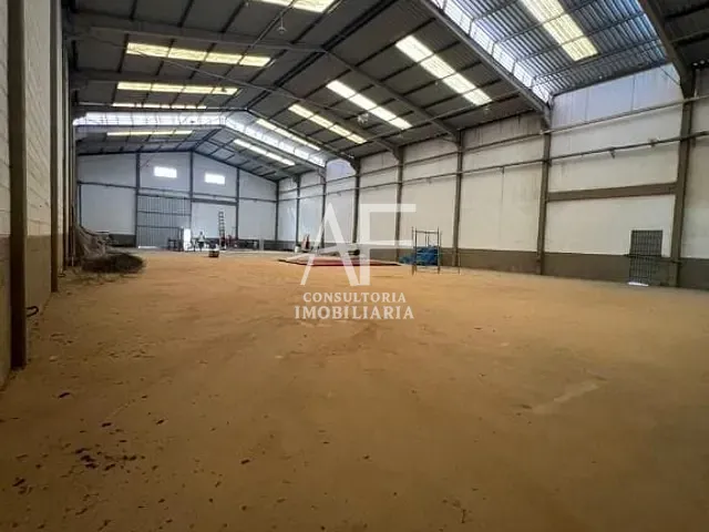 Galpão / Barracão com 1200m², para alugar, no bairro Cidade Jardim em Pindamonhangaba