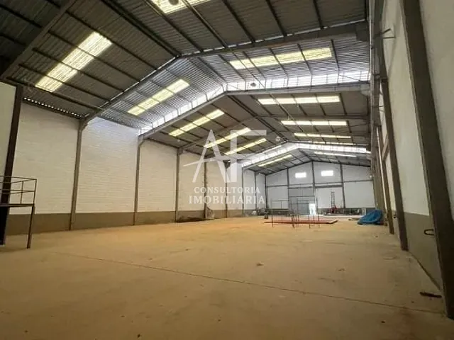 Galpão / Barracão com 1200m², para alugar, no bairro Cidade Jardim em Pindamonhangaba
