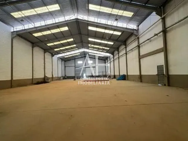 Galpão / Barracão com 1200m², para alugar, no bairro Cidade Jardim em Pindamonhangaba