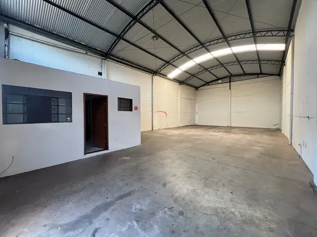 Galpão / Barracão com 250m², à venda, no bairro Parque Residencial Granville em Londrina