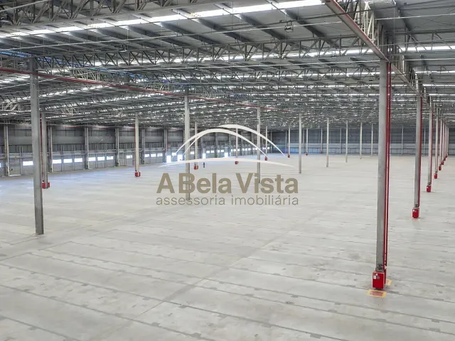 Galpão / Barracão com 1375m², para alugar, no bairro Nova Campinas em Duque de Caxias