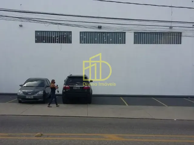 Galpão / Barracão com 900m², à venda, no bairro Vila Barão em Sorocaba