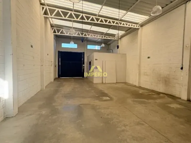 Galpão / Barracão com 180m², para alugar, no bairro Jardim Guarujá em Salto