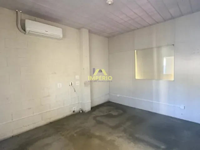 Galpão / Barracão com 180m², para alugar, no bairro Jardim Guarujá em Salto