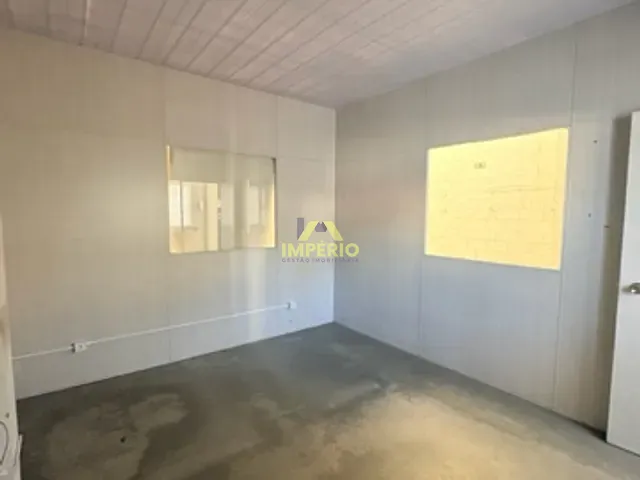 Galpão / Barracão com 180m², para alugar, no bairro Jardim Guarujá em Salto