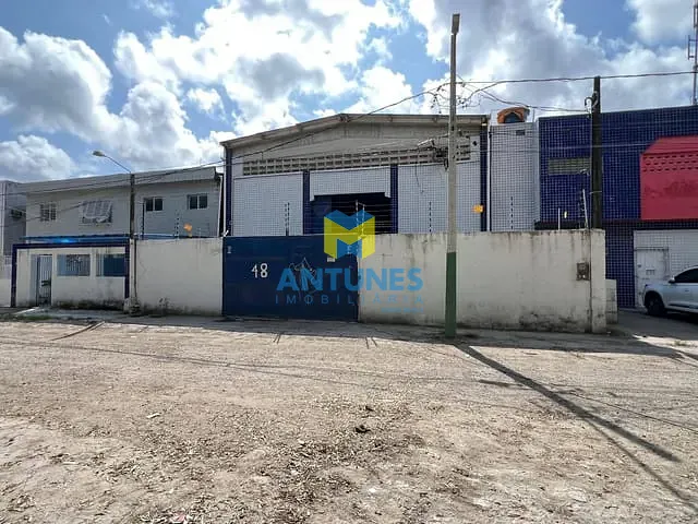 Galpão / Barracão com 360m², para alugar, no bairro Afogados em Recife