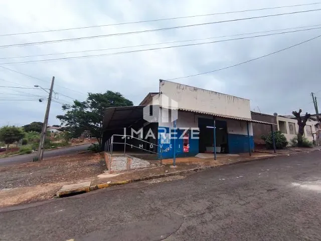 Galpão / Barracão com 297m², para alugar, no bairro Núcleo Habitacional das Indústrias em Apucarana