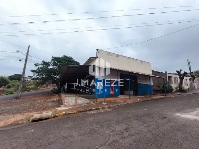 Galpão / Barracão com 297m², para alugar, no bairro Núcleo Habitacional das Indústrias em Apucarana