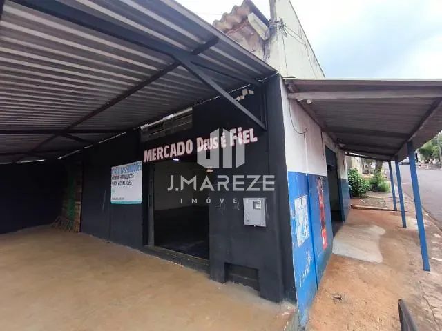 Galpão / Barracão com 297m², para alugar, no bairro Núcleo Habitacional das Indústrias em Apucarana